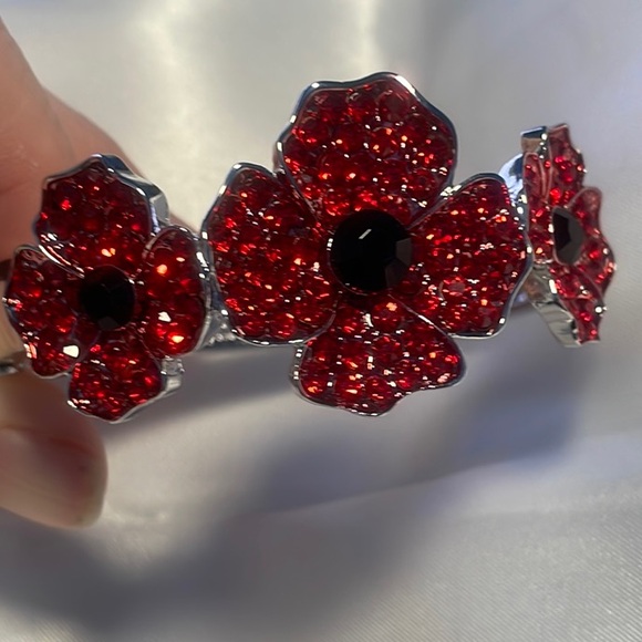 Red Poppy Bracelet - Picture 9 of 9